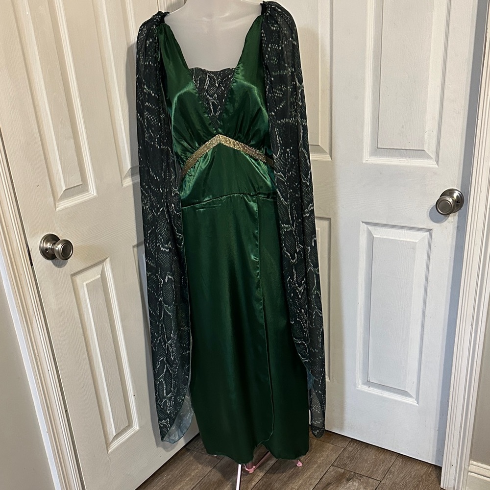 Elegant Green Evening Dress with Black Overlay
